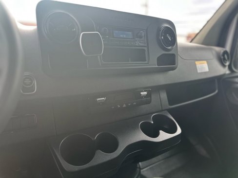 Used 2022 Mercedes-Benz Sprinter 2500 image 28