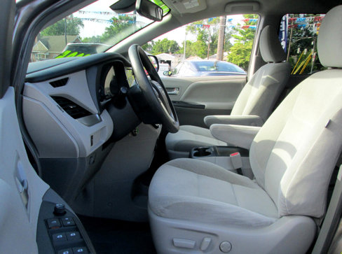 Used 2019 Toyota Sienna LE image 10