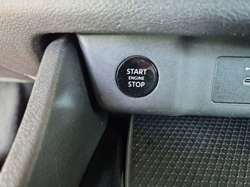 Used 2024 Nissan Rogue S image 17