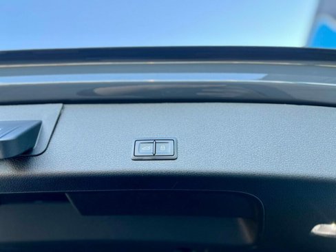 Used 2024 Audi Q8 e-tron Premium image 9