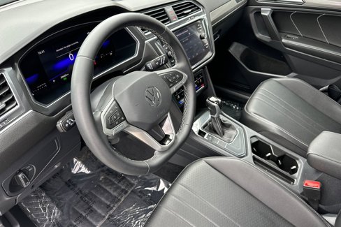 Used 2022 Volkswagen Tiguan SE image 10