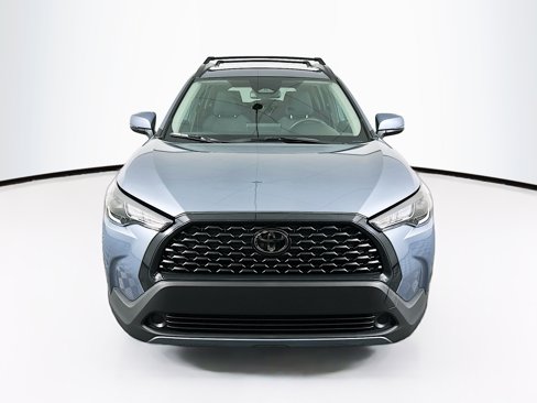 Used 2024 Toyota Corolla Cross LE image 2