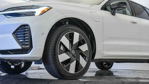 Certified 2025 Volvo XC60 T8 Plus w/ Protection Package Premier image 10