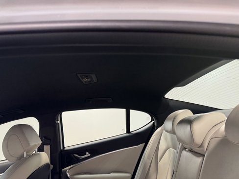 Used 2025 Genesis G70 2.5T image 10