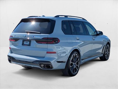 New 2026 BMW X7 M60i image 2
