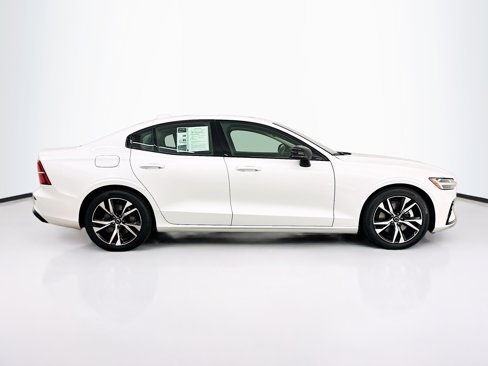 Used 2025 Volvo S60 B5 Core image 10