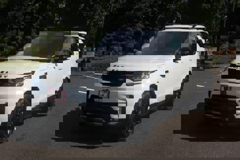 Used 2020 Land Rover Discovery Landmark image 1