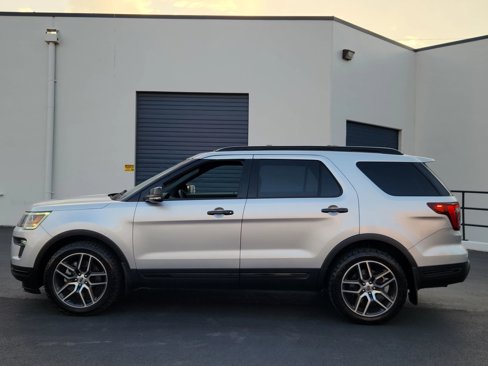 Used 2018 Ford Explorer Sport w/ Equipment Group 401A image 2