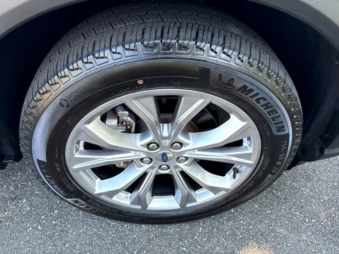 Used 2022 Ford Explorer XLT w/ Equipment Group 202A image 30