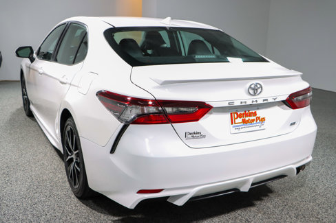 Used 2024 Toyota Camry SE image 9