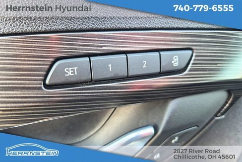 Used 2024 GMC Terrain SLT image 18