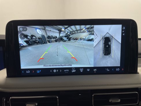 Used 2025 Lincoln Aviator Reserve w/ Equipment Group 201A image 11
