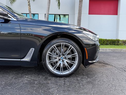 Used 2019 BMW 750i w/ Executive Package image 8