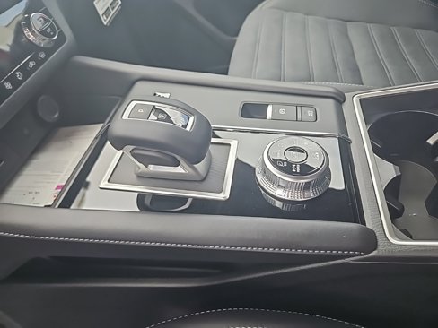 New 2025 Mitsubishi Outlander SE image 26
