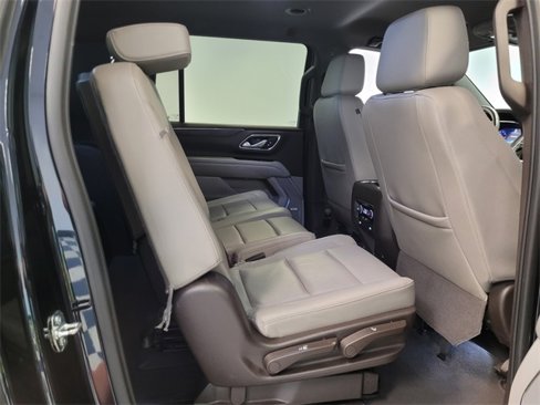Used 2023 Chevrolet Suburban LT image 12