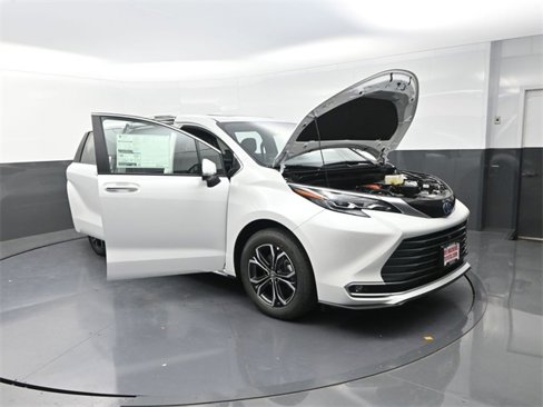 New 2025 Toyota Sienna Platinum image 33