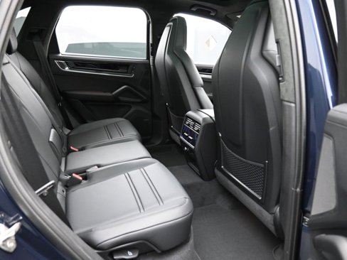 New 2025 Porsche Cayenne Turbo image 30