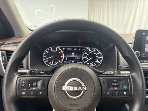 Used 2023 Nissan Rogue SV image 15