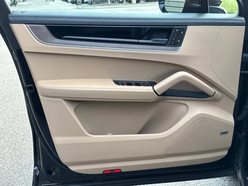 Certified 2024 Porsche Cayenne Coupe image 18
