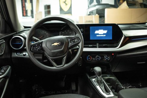 Used 2025 Chevrolet Trax LS image 16