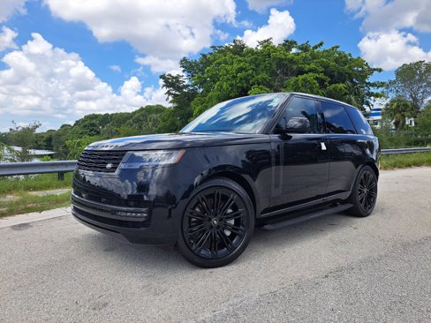 New 2025 Land Rover Range Rover SE image 1
