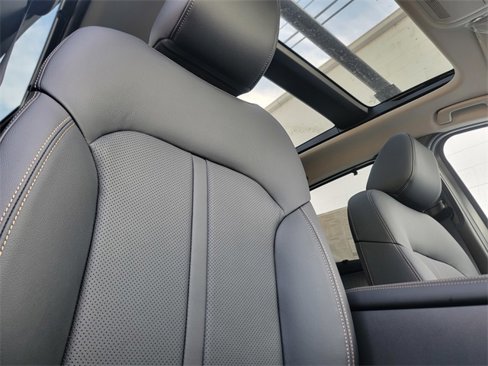New 2025 MAZDA CX-70 Plug-In Hybrid w/ Premium Pkg image 17