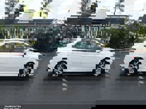 Used 2022 Toyota Camry LE image 2
