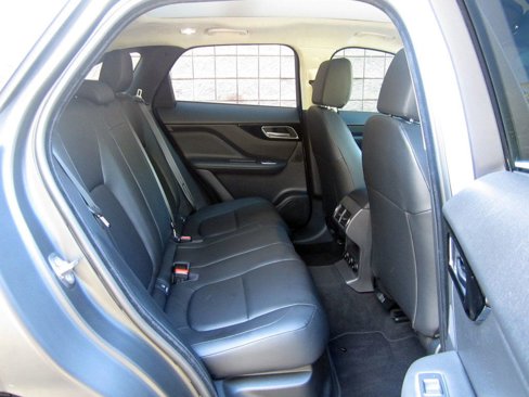 Used 2019 Jaguar F-PACE Premium image 18