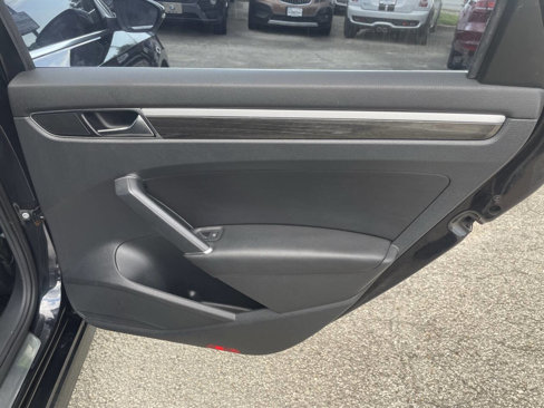 Used 2018 Volkswagen Passat 2.0T SE image 15