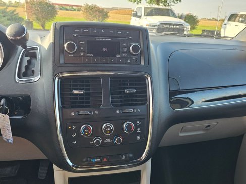 Used 2017 Dodge Grand Caravan SXT image 20