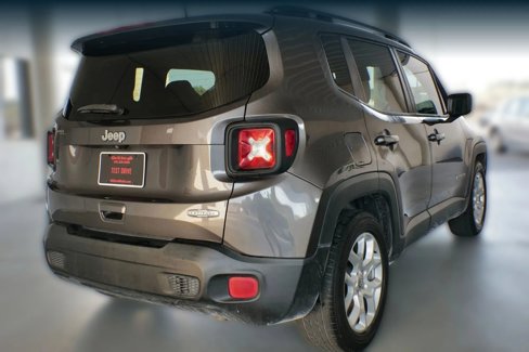 Used 2018 Jeep Renegade Latitude image 10