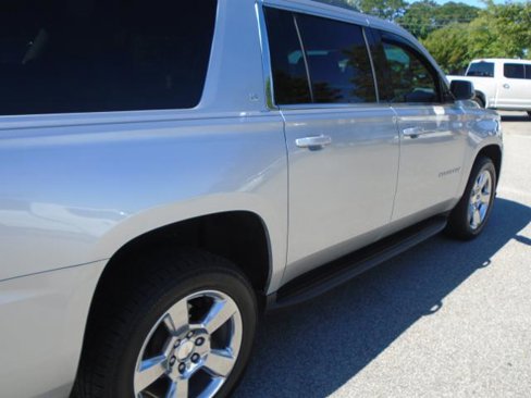 Used 2017 Chevrolet Suburban LT image 11
