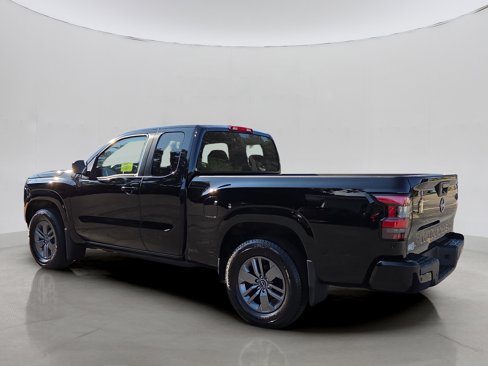 Used 2025 Nissan Frontier SV image 4