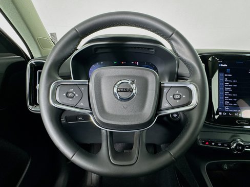Used 2025 Volvo XC40 B5 Plus image 11