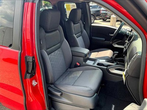 Certified 2025 Nissan Frontier SV image 11