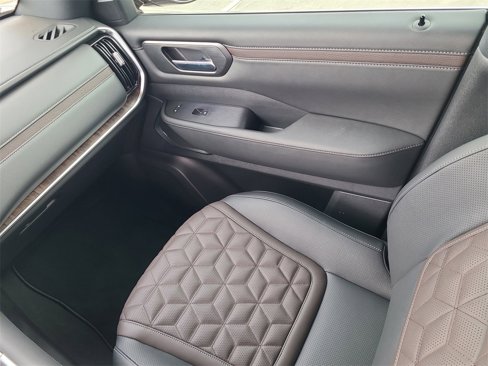 New 2025 Nissan Armada Platinum Reserve image 10