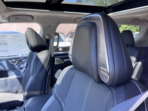 New 2025 INFINITI QX80 Sensory image 19
