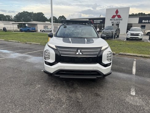 New 2025 Mitsubishi Outlander AWD image 2