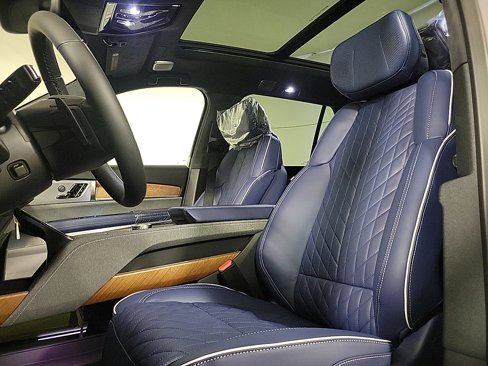 New 2026 Cadillac Vistiq Premium Luxury w/ LPO, Floor Liner Package image 13