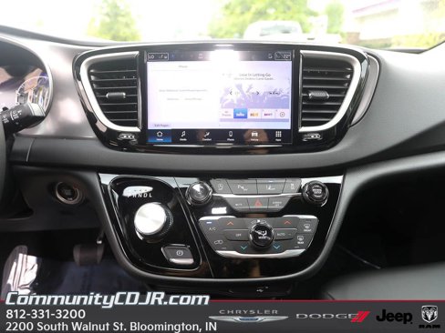 New 2026 Chrysler Voyager LX image 14