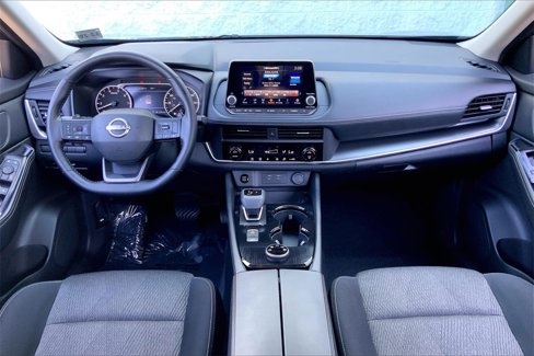 Certified 2025 Nissan Rogue SV image 15