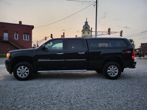 Used 2013 GMC Sierra 2500 Denali w/ Suspension Package, Off-Road image 2