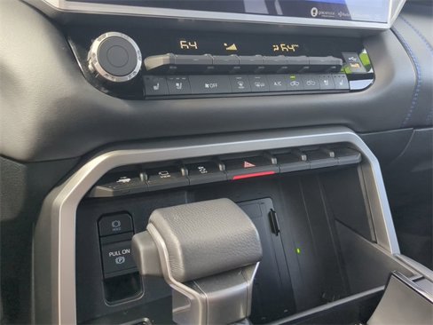 Used 2024 Toyota Tundra Platinum image 9