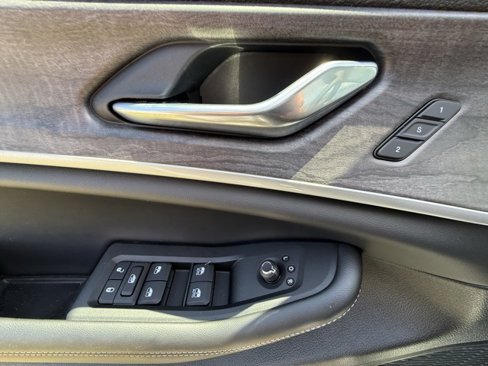 New 2025 Jeep Grand Cherokee L Limited image 32