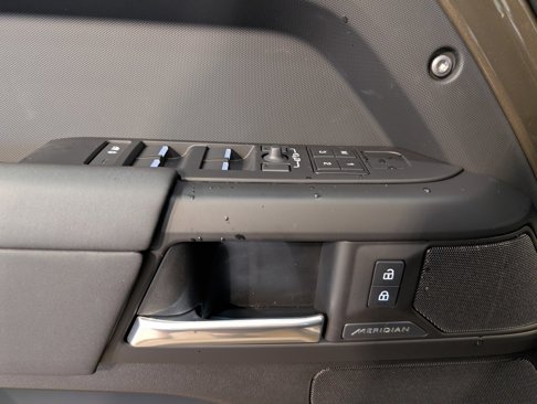 New 2026 Land Rover Defender 110 S image 9