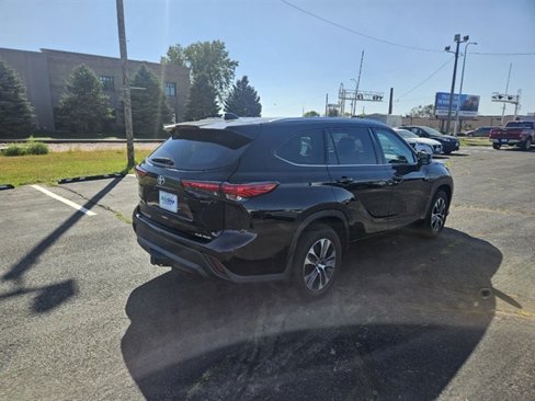 Used 2021 Toyota Highlander XLE image 5
