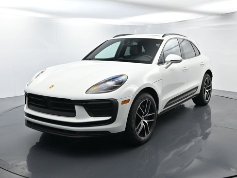 Certified 2025 Porsche Macan image 1
