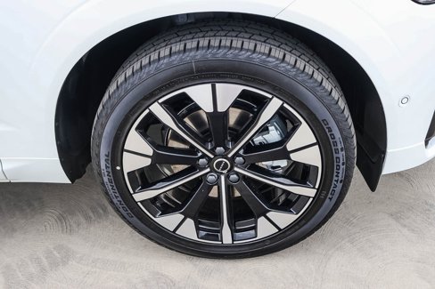 New 2026 Volvo XC60 B5 Plus w/ Protection Package Premier image 15