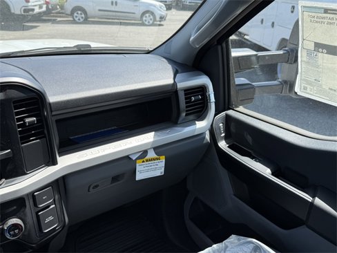 New 2025 Ford F550 4x4 SuperCab Super Duty image 17