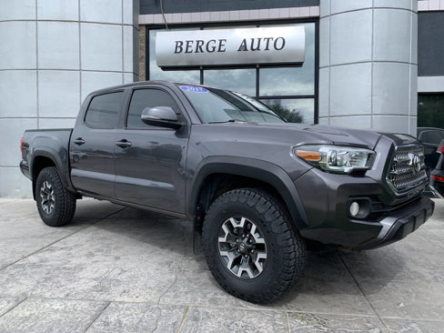 Used 2017 Toyota Tacoma TRD Sport image 1